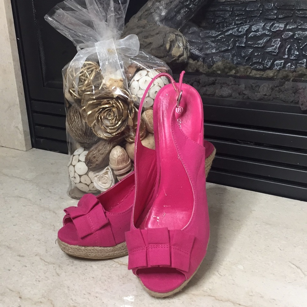 Charming Charlie Size 8 Pink Sling Back Wedges
